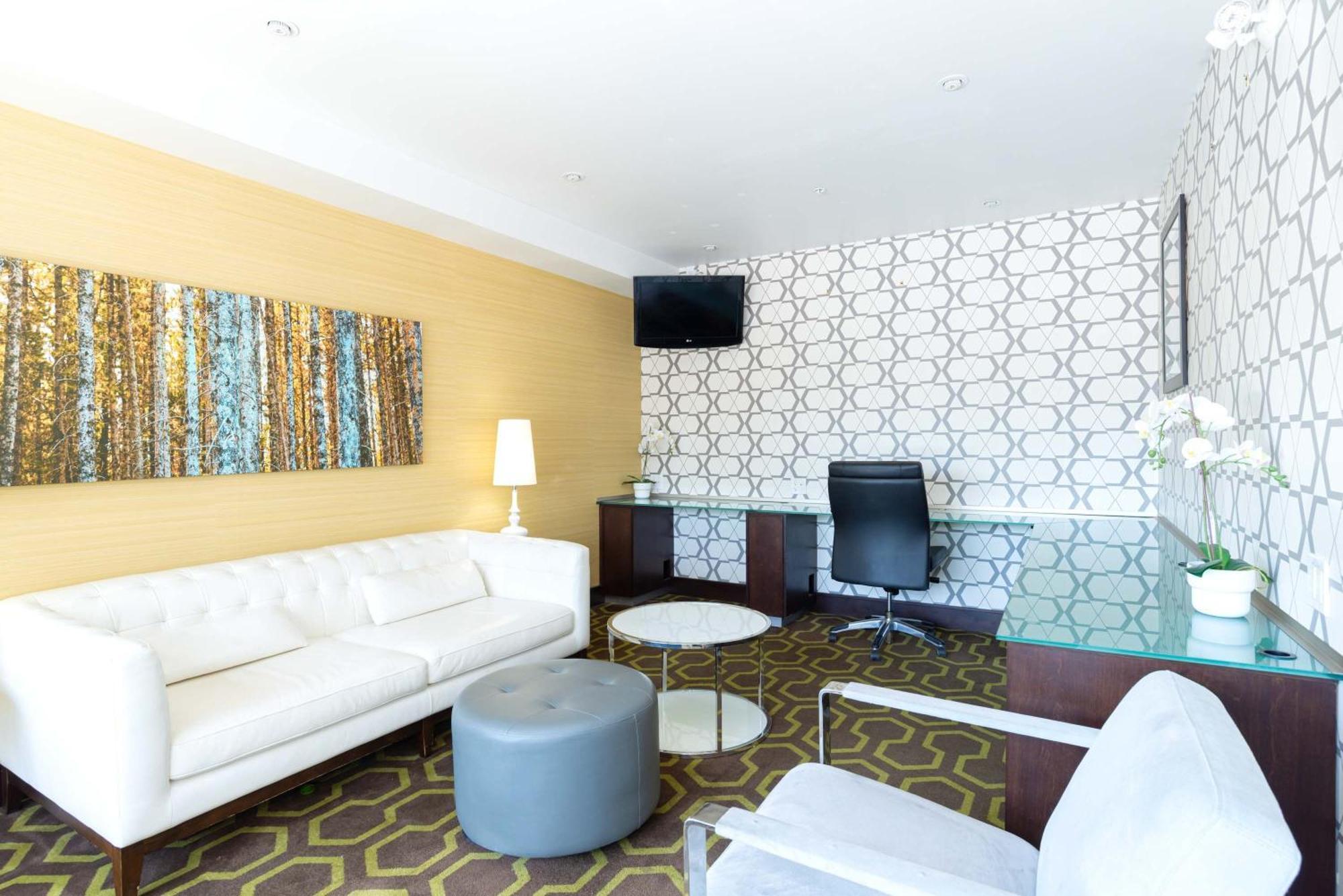 Sandman & South Hotel